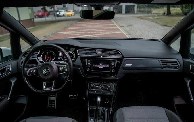 Volkswagen Touran cena 103900 przebieg: 135406, rok produkcji 2017 z Kostrzyn nad Odrą małe 562